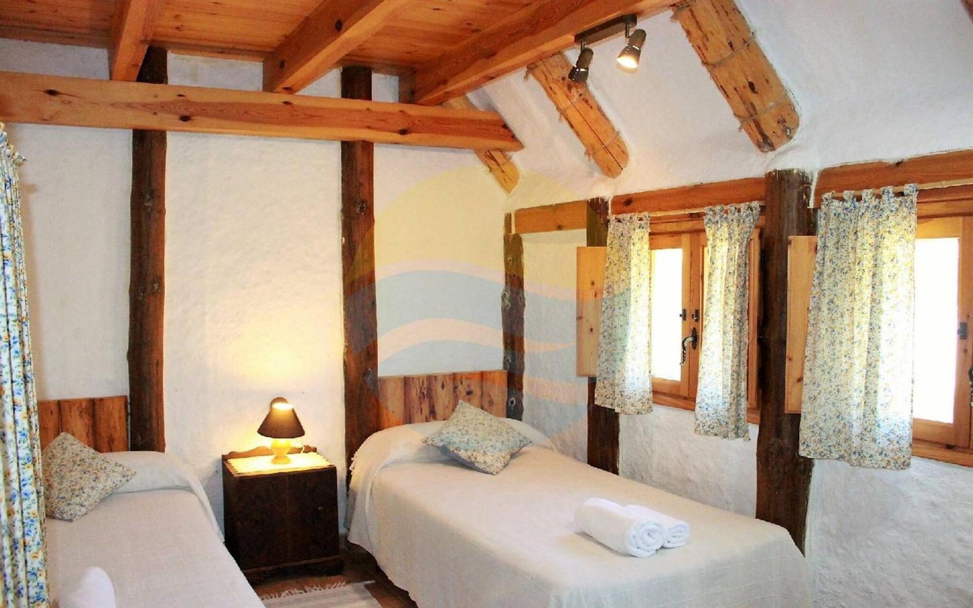 Ferienhaus Barraca Tipica Del Delta, Con Piscina, Jardin Y Barbacoa - Deltavacaciones