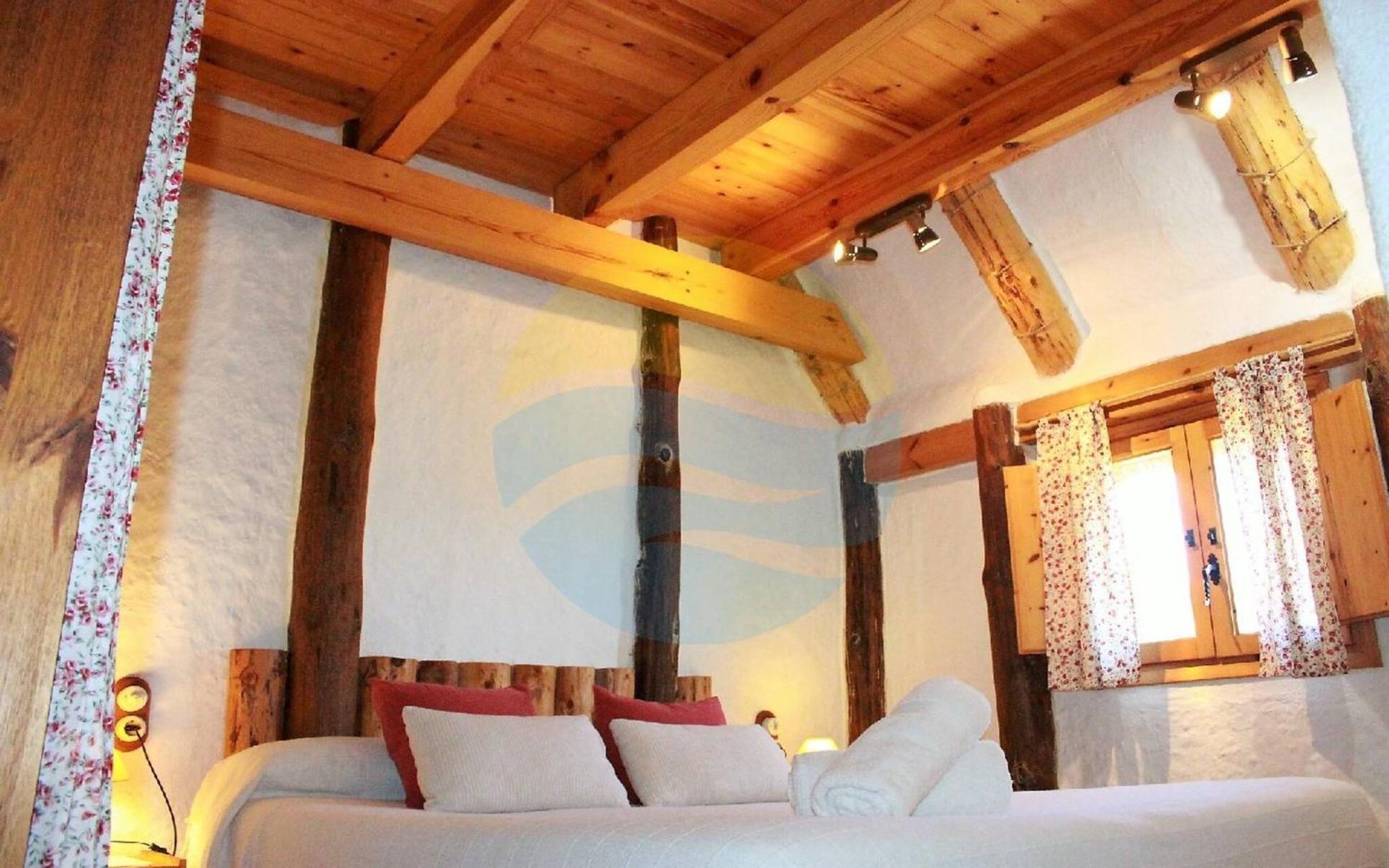 Barraca Tipica Del Delta, Con Piscina, Jardin Y Barbacoa - Deltavacaciones